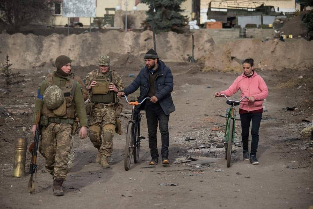 Місцеві жителі зустріли українських військових