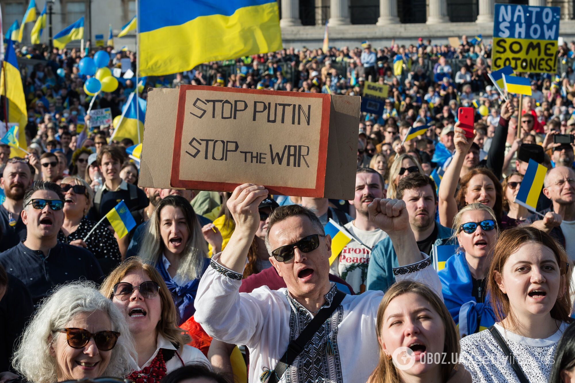 "We stand with Ukraine!": десятки тысяч человек вышли на митинг в поддержку Украины в Лондоне. Фото и видео