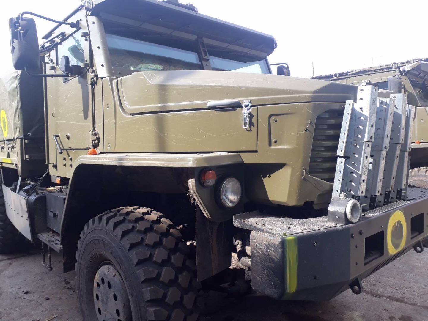 Украинские военные захватили два новейших бронированных российских "Урала"