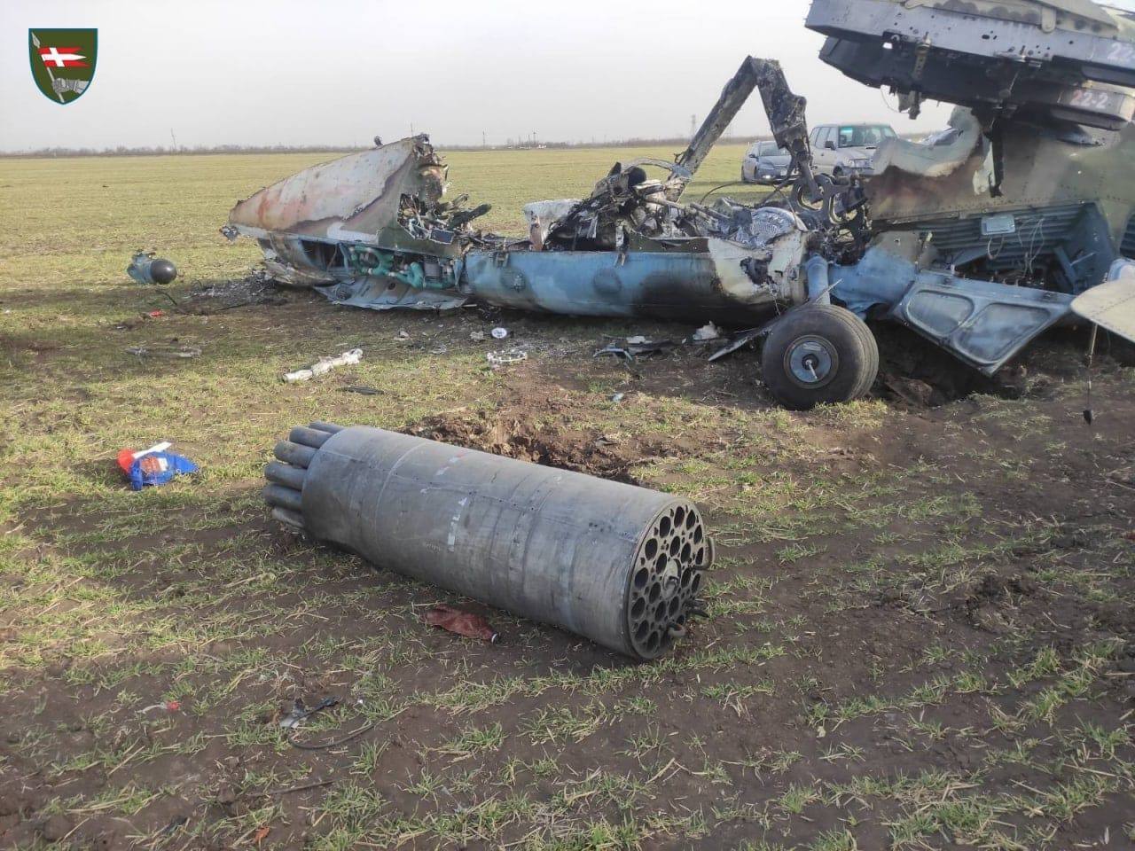 Українські бійці знищили російський гелікоптер.