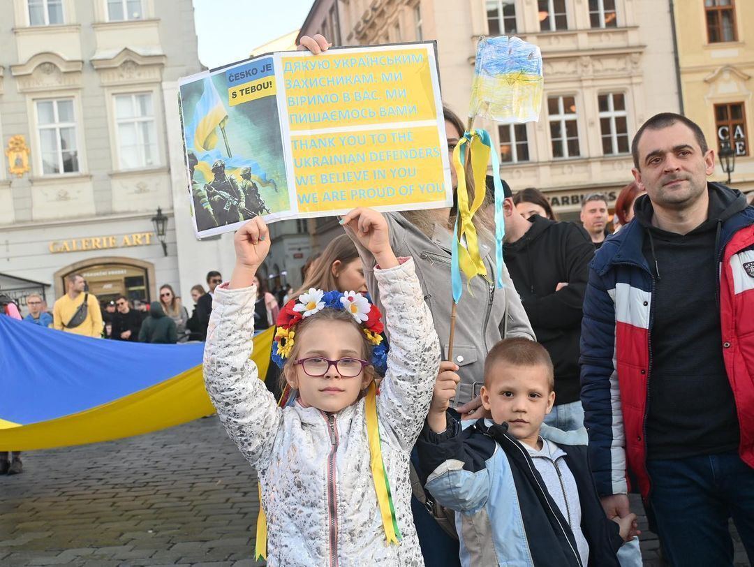 Зеленський показав на фото шалену підтримку людей