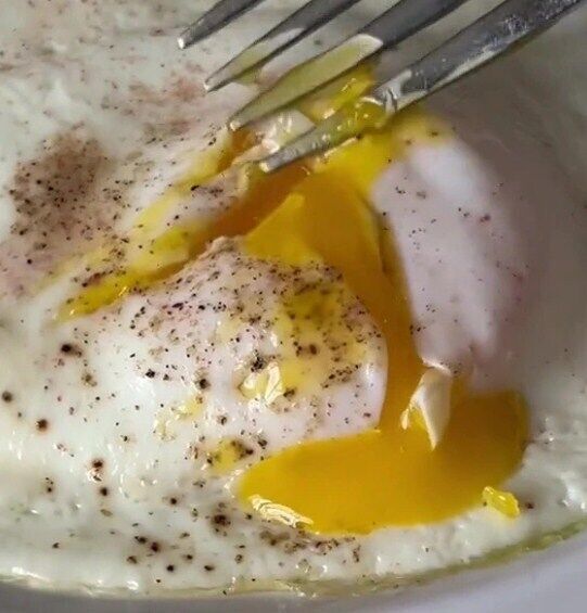 Як приготувати яєчню з рідким жовтком