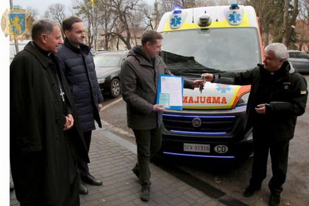 Папа Римський Франциск подарував автомобіль швидкої допомоги