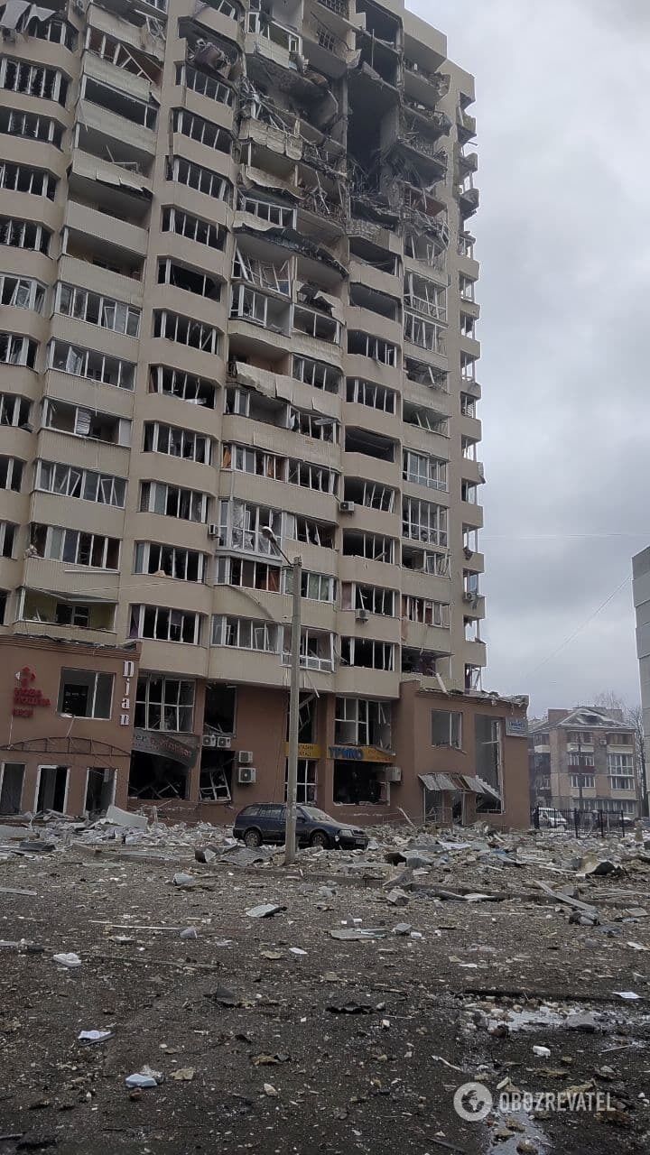 В Чернигове войска России ударили по жилым кварталам в центре города: сообщают о жертвах. Фото