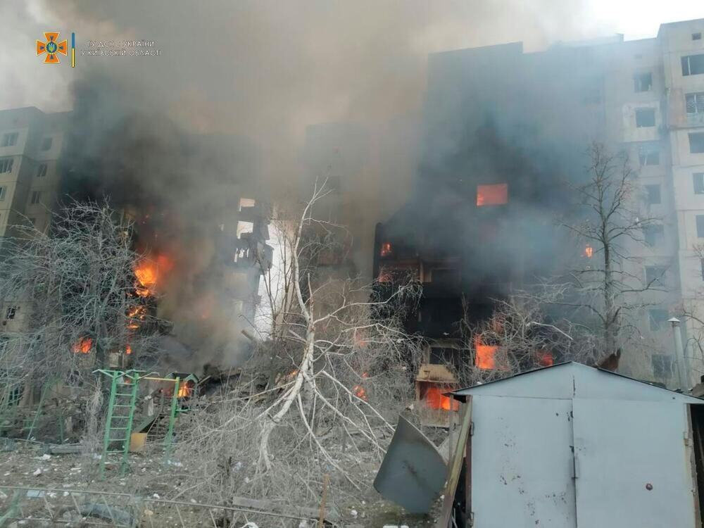 Из Бородянки эвакуировали более 200 человек: людей достали из под завалов