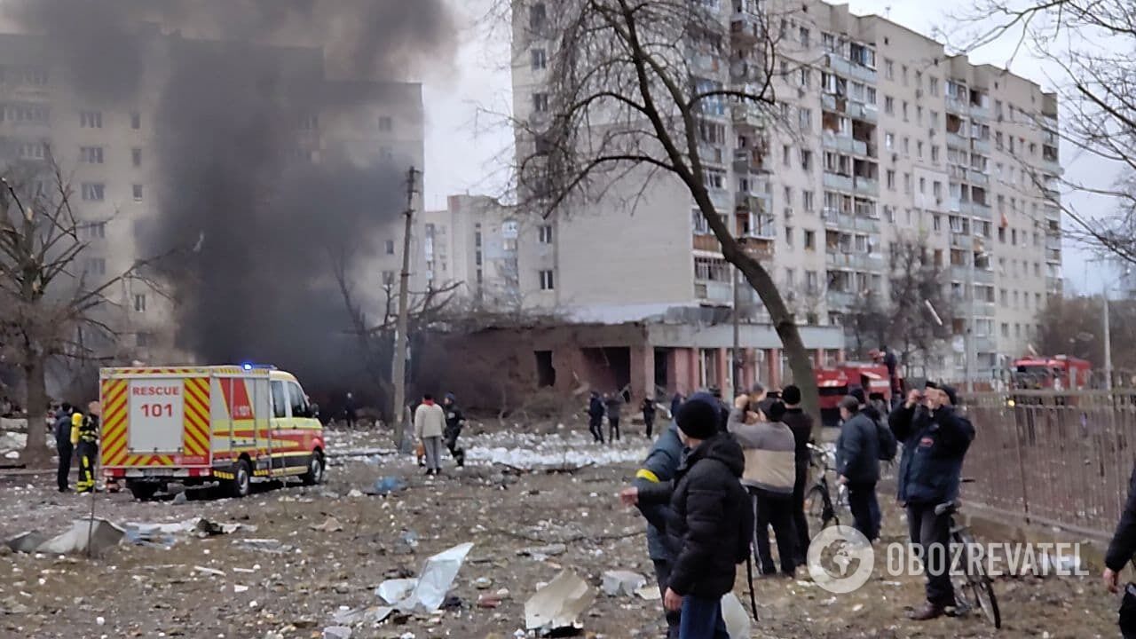В Чернигове войска России ударили по жилым кварталам в центре города: сообщают о жертвах. Фото