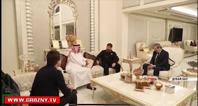 Кадыров принимает гостей на своей вилле