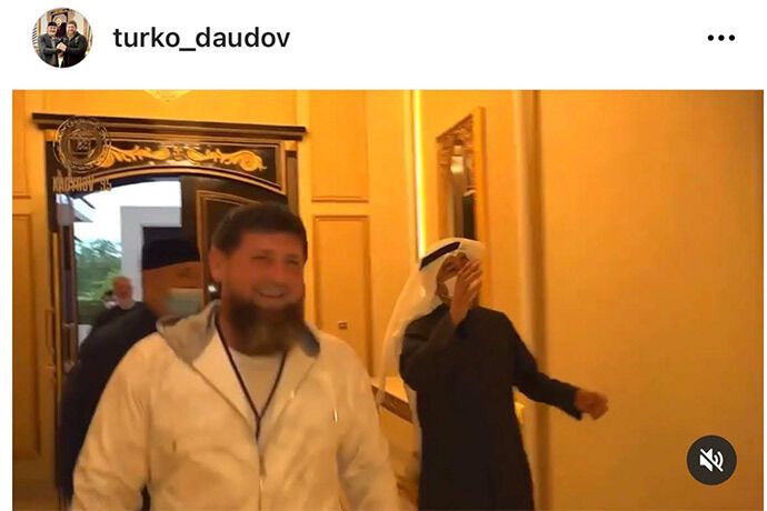 Кадиров приймає гостей на своїй віллі в Дубаї