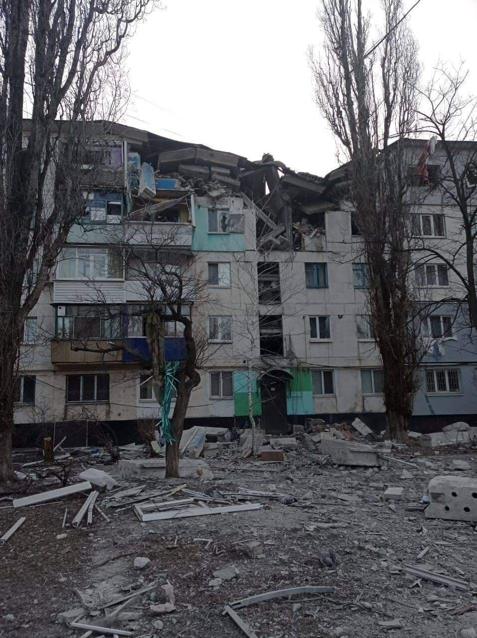 Российские оккупанты обстреляли Лисичанск, разрушено много домов: люди оказались под завалами. Фото и видео