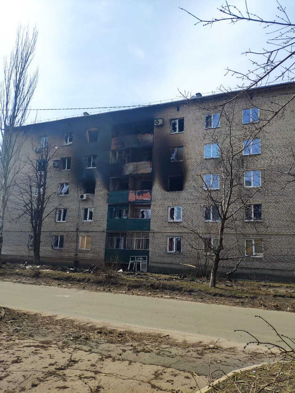 дом в Марьинке после обстрела