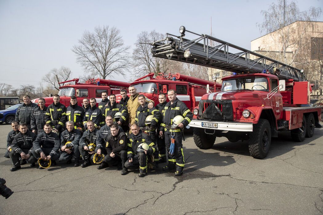 Кличко подякував рятувальникам за їхню роботу.