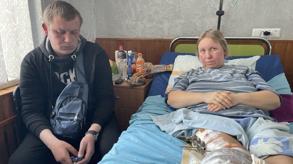 Наталья с сыном в палате больницы в Запорожье