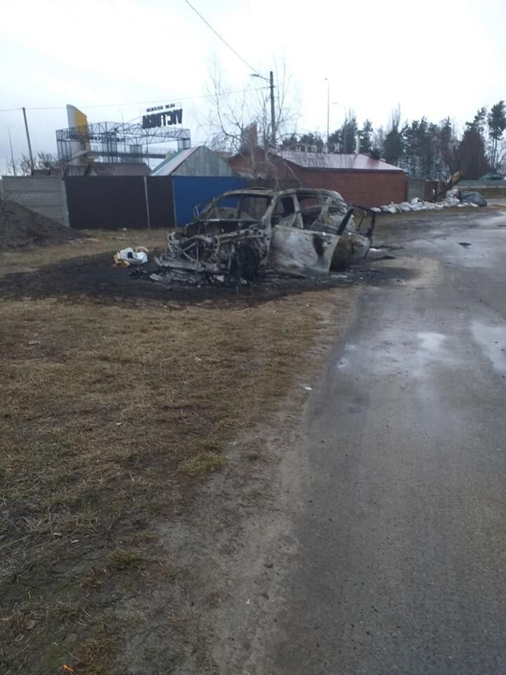 Окупант спеціально зупинився, щоб вистрілити в машину.