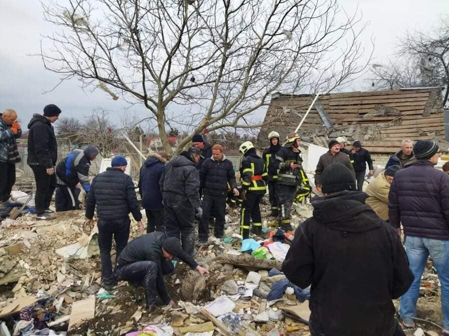 На Київщині внаслідок обстрілу загинули троє дітей та двоє дорослих. Фото