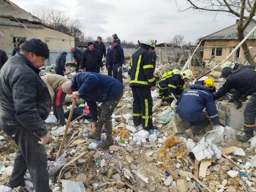 На Київщині внаслідок обстрілу загинули троє дітей та двоє дорослих. Фото