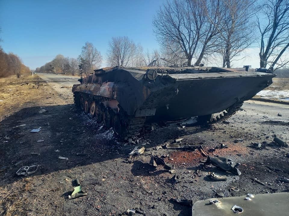 На Сумщині українська оборона знищила ворожу техніку, яка йшла на Київ. Фото