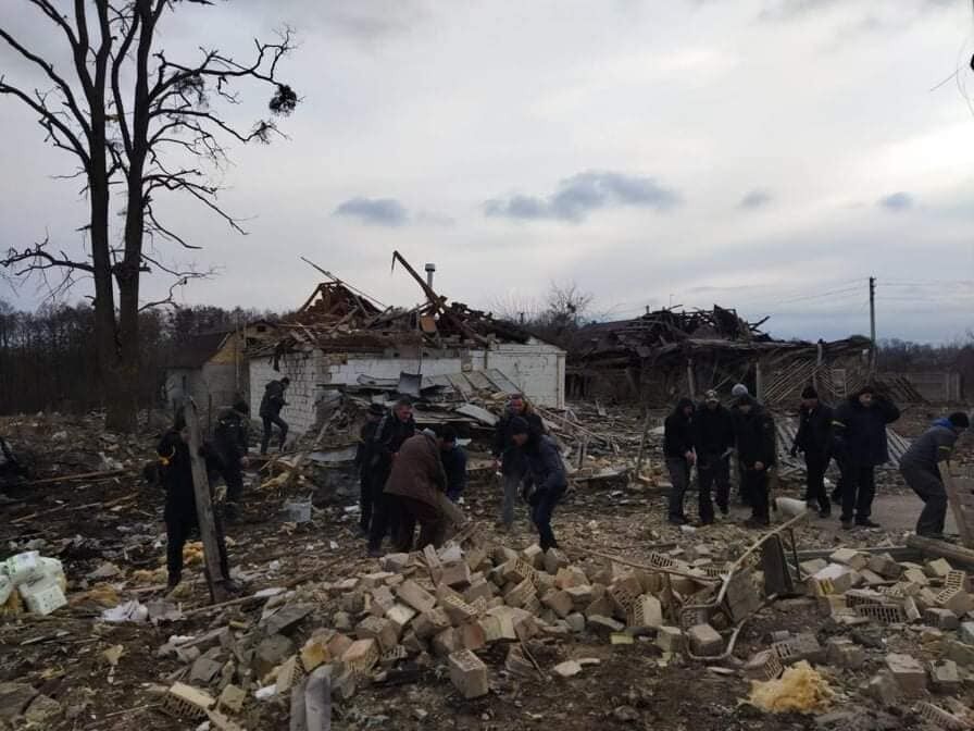 На Київщині внаслідок обстрілу загинули троє дітей та двоє дорослих. Фото
