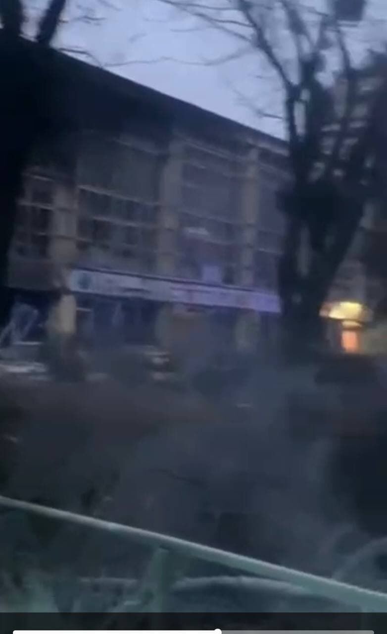 В Киеве сгорел спорткомплекс "Авангард": один из центров детского баскетбола. Фото