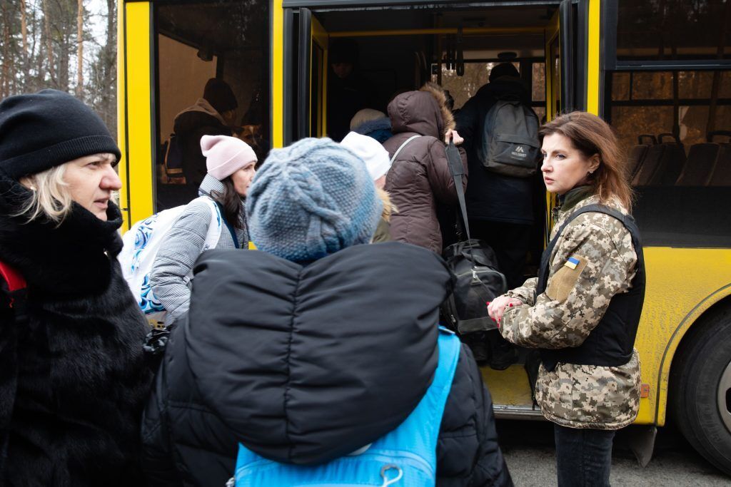 Евакуйовані можуть дістатися безпечного місця