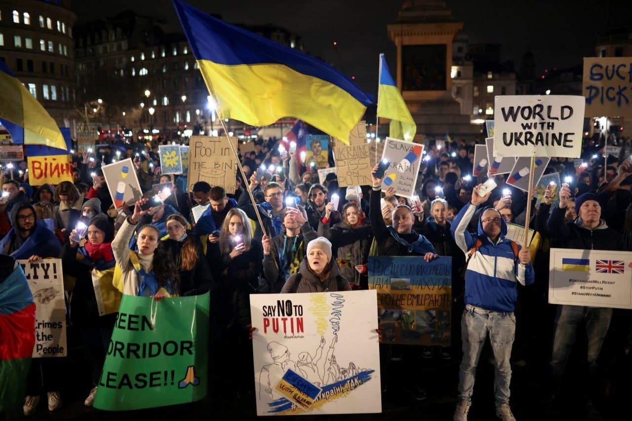 С нами весь мир! В разных странах вышли на масштабные акции в поддержку Украины