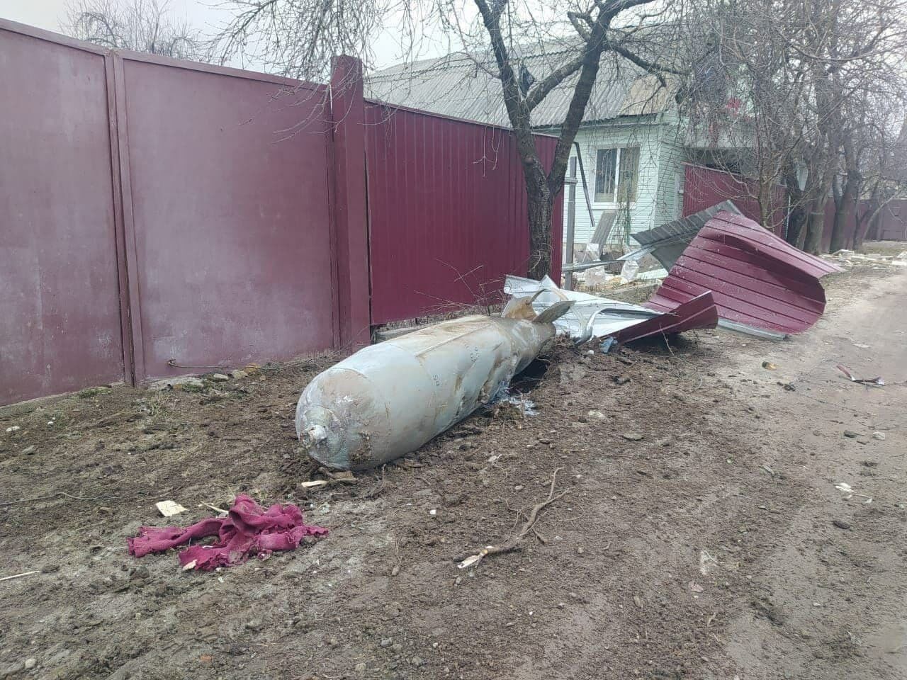 У мережі показали авіабомби, які льотчик РФ скидав на мирне населення України: тепер він у полоні. Фото