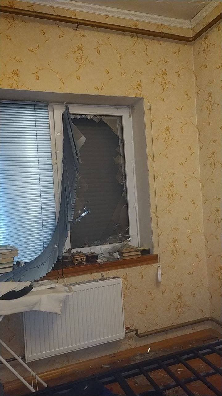 Авіація окупантів уночі завдала ударів по житлових будинках і школі у Харкові та передмістях. Фото і відео