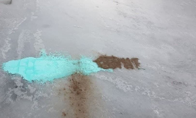 У Росії на льоду річки протестуючі написали "Ні війні": на місце викликали комунальників. Фото