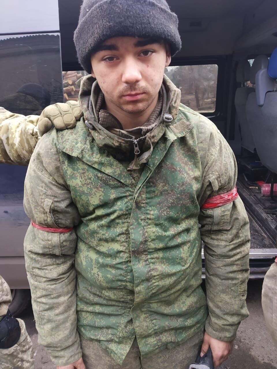 Российские солдаты боятся и сдаются в плен защитникам Украины.