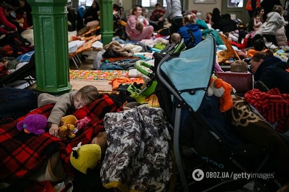 Біженці з України ночують на станції у місті Перемишль