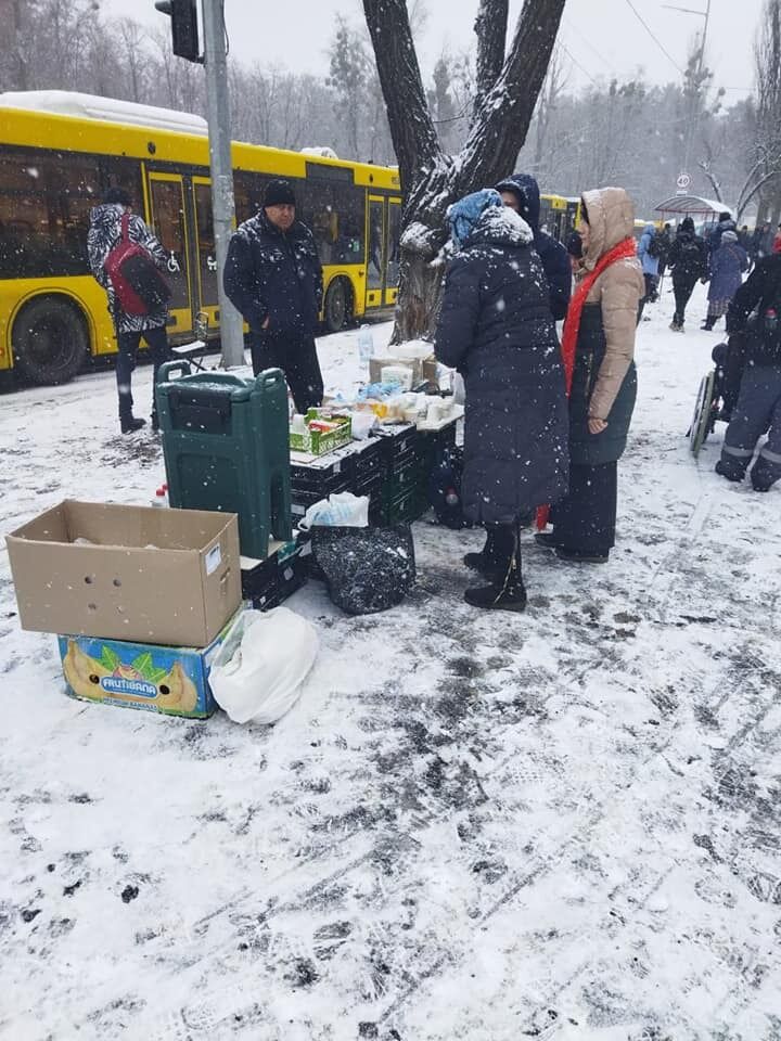 Військові та рятувальники продовжили евакуацію населення Ірпеня. Фото
