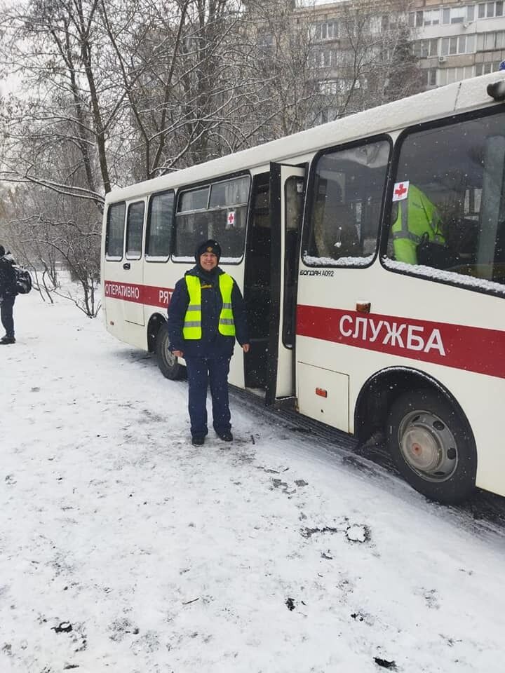 Військові та рятувальники продовжили евакуацію населення Ірпеня. Фото