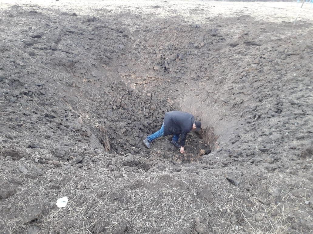 Оккупанты ударили ракетой по школьному стадиону на Днепропетровщине. Фото