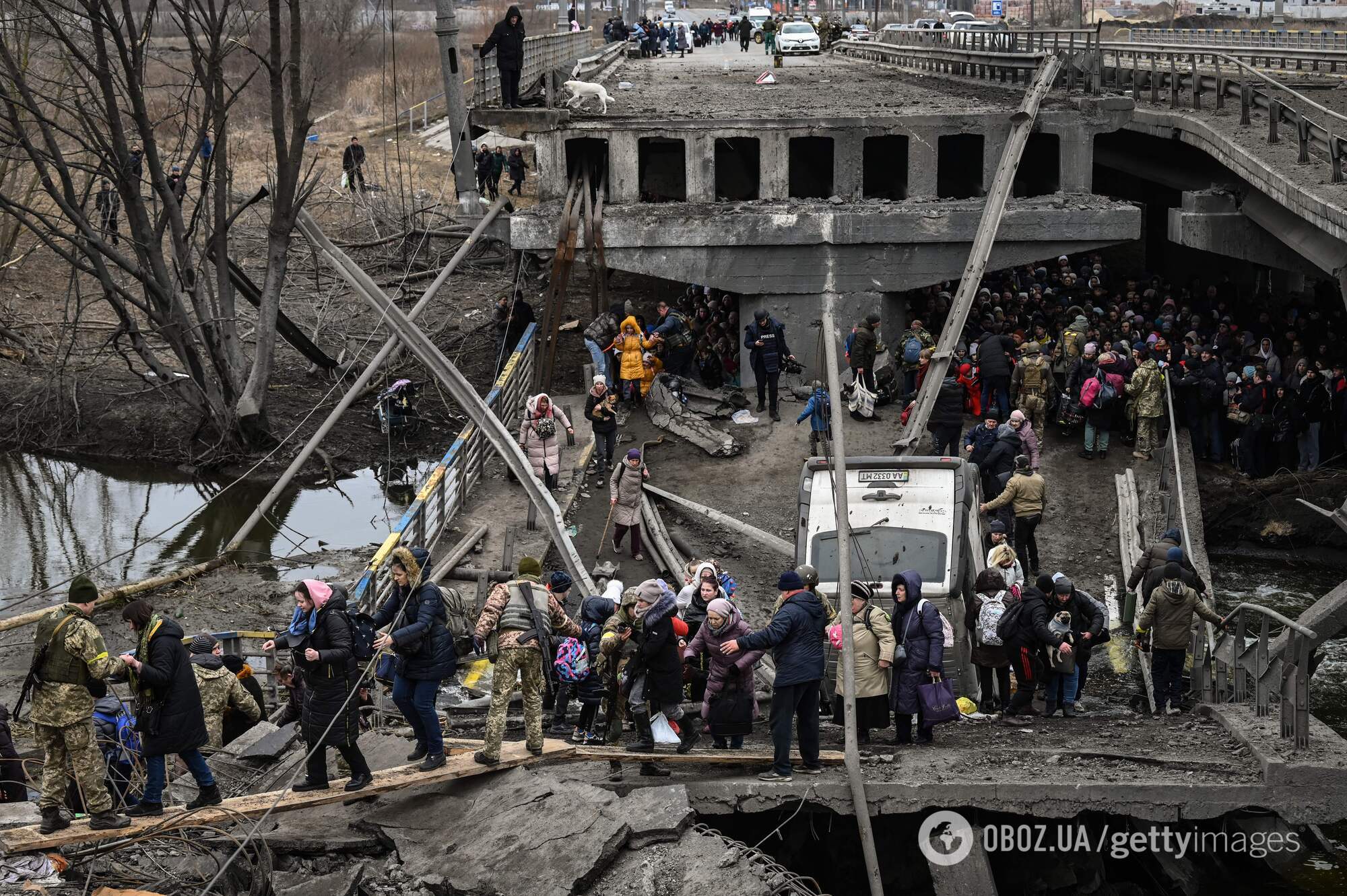 Російські окупанти знищили Ірпінь та за час окупації вбили сотні місцевих жителів, люди ховалися від обстрілів ворога під зруйнованим мостом