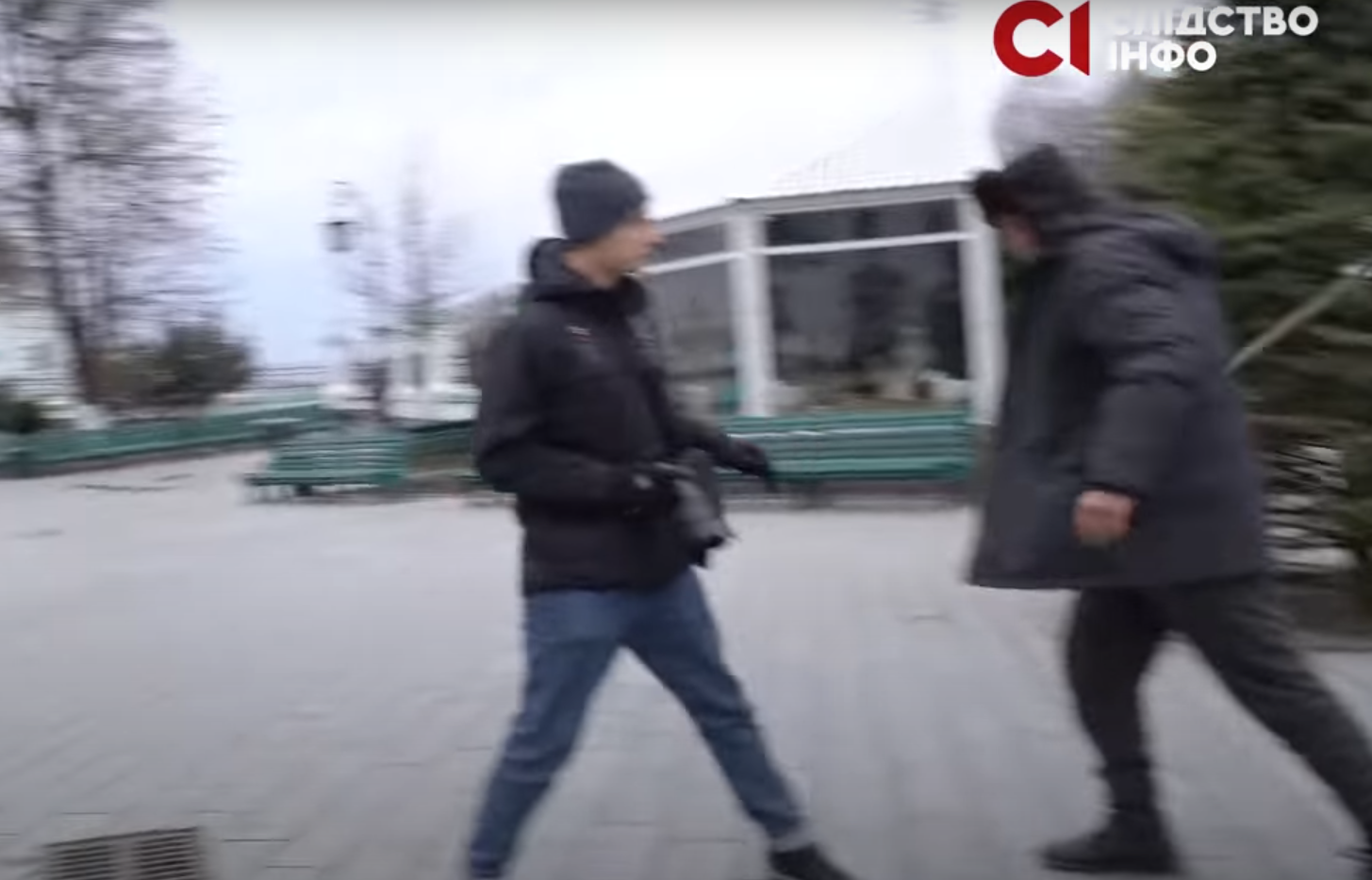 В Киево-Печерской Лавре избили журналиста из-за вопроса о войне Путина в Украине. Видео