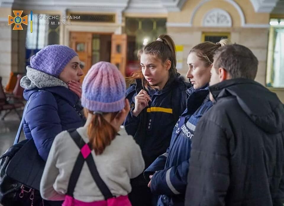 Окупанти намагалися зірвати евакуацію на Київщині: перші автобуси з людьми вже у Києві