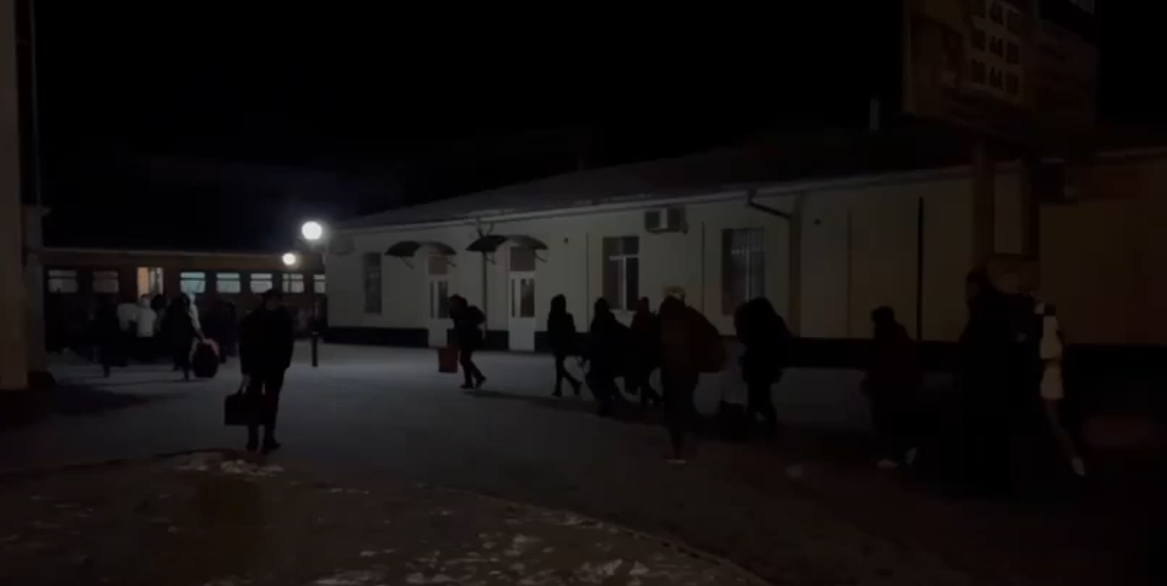 Эвакуированные из Сум украинцы.