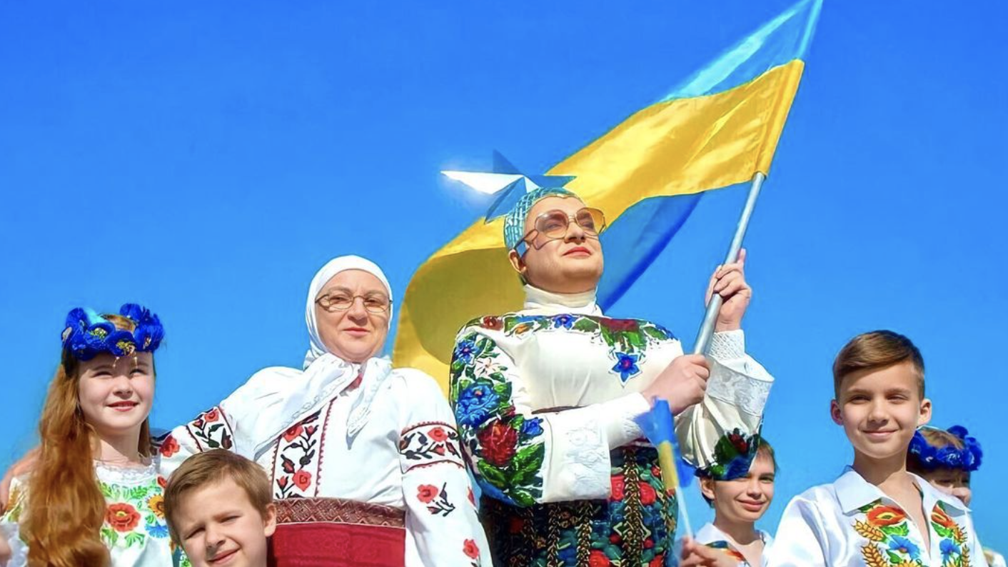 Сердючка пела гимн Украины на концерте
