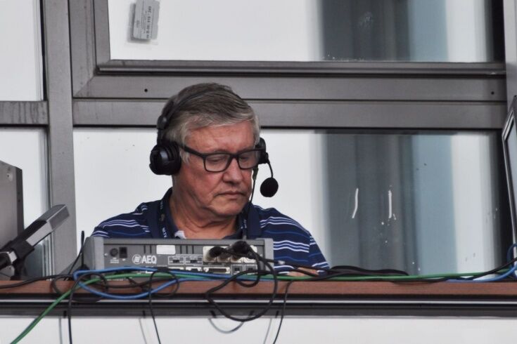 Коментатор Геннадій Орлов.