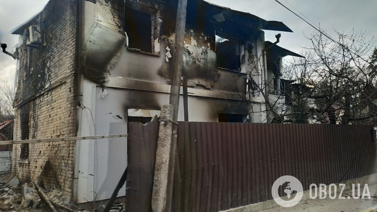 Пострадавший от обстрелов россиянами дом в Ирпене
