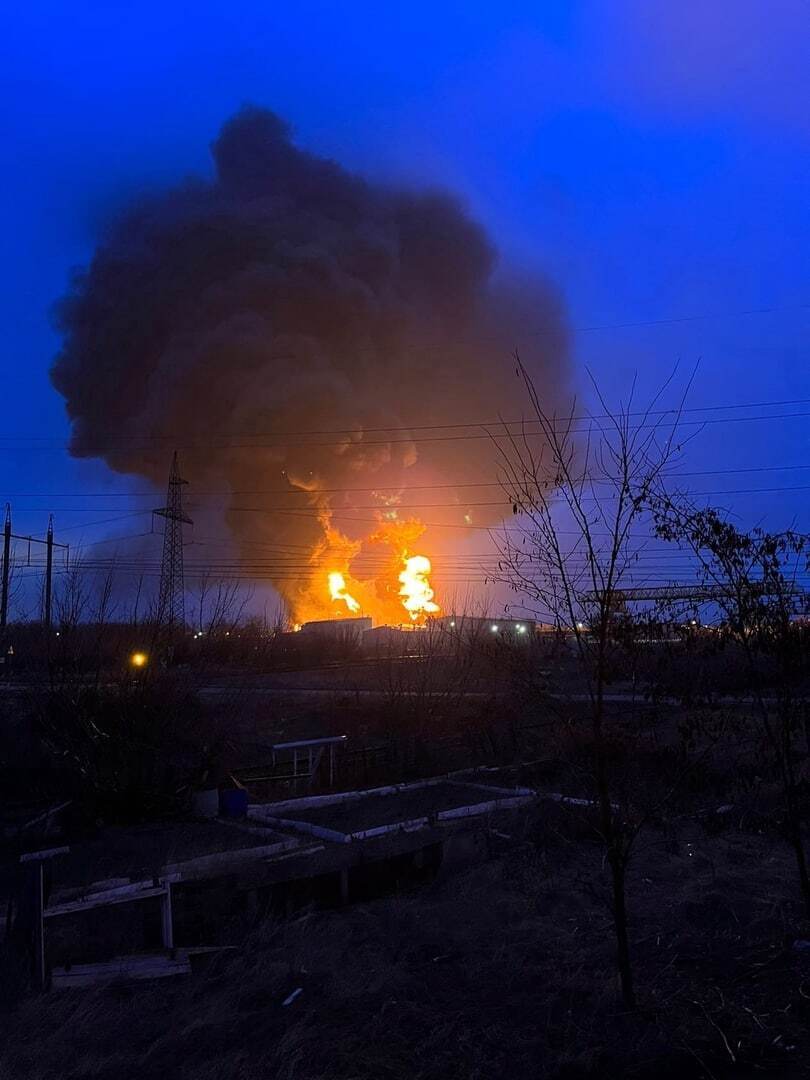 У російському Бєлгороді спалахнула нафтобаза
