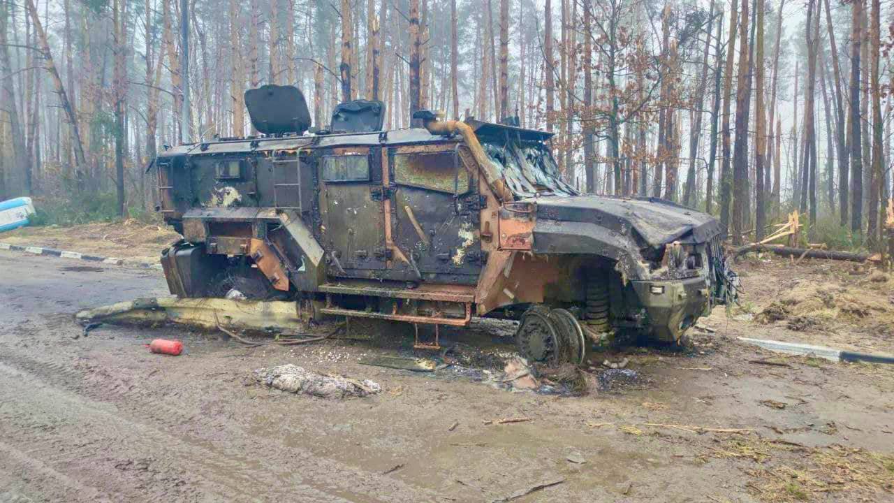 Спалено гордість РФ бронеавтомобіль "Тайфун".