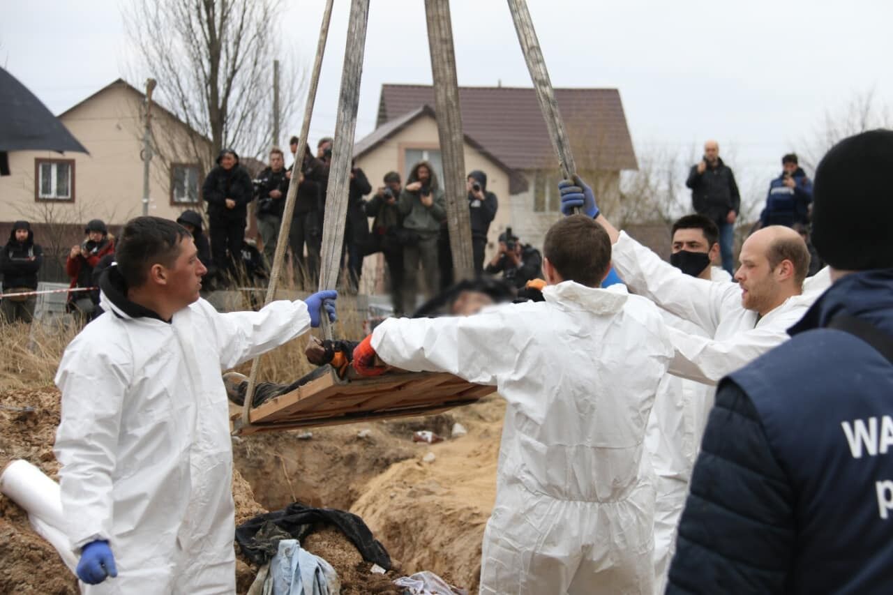 Труп убитого поліцейського буде передано до моргу.