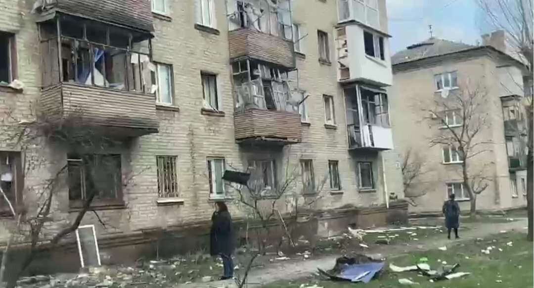 В Северодонецке россияне нанесли удар по многоэтажкам