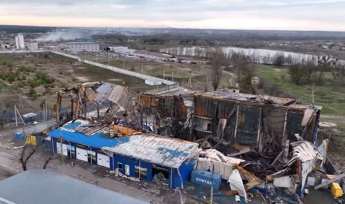 У селі зруйновано чи пошкоджено більшість будівель.