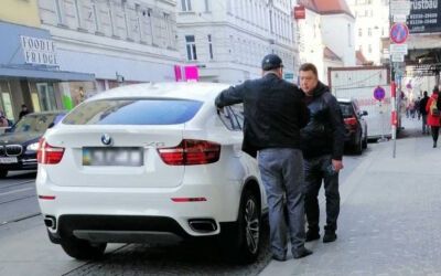 В прошлый раз в столице Австрии его видели возле автомобиля, зарегистрированного на жену судьи