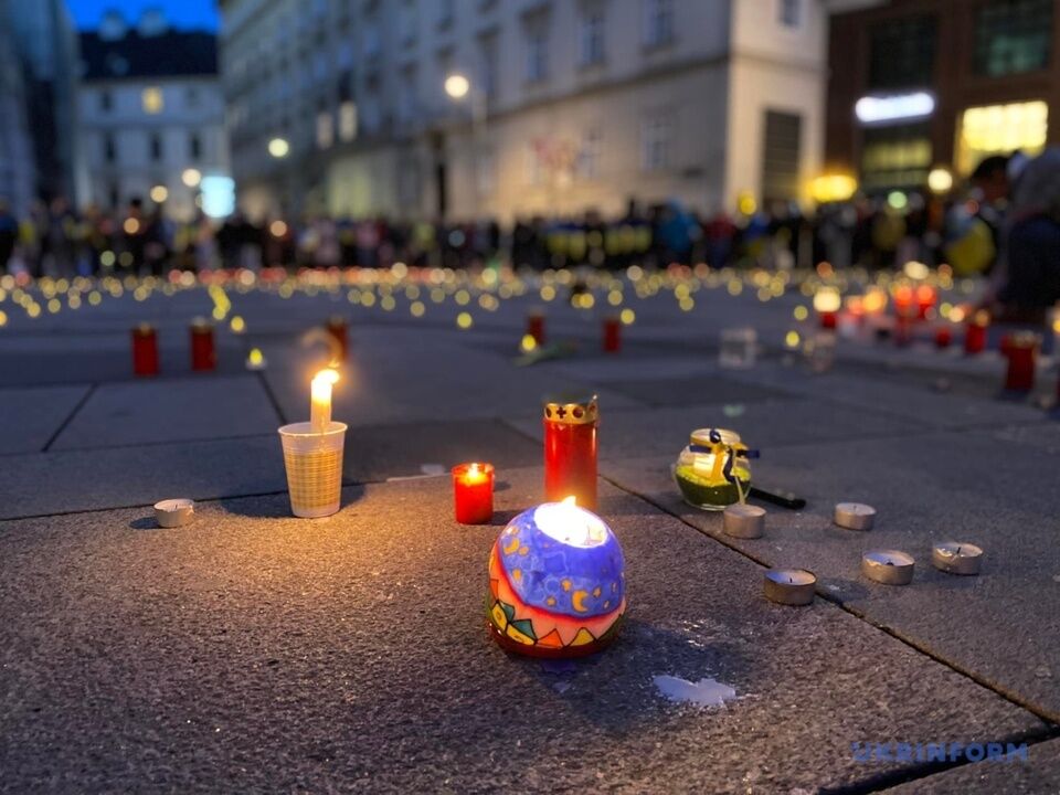 У Відні запалили тисячу свічок на підтримку України