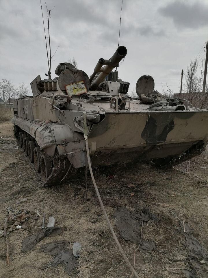 Украинские защитники под Гуляйполем вытащили из реки БМП-3, брошенную российскими оккупантами