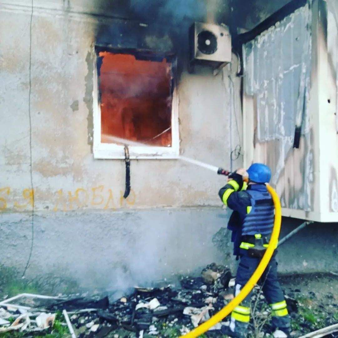 Росіяни обстрілюють на Луганщині житлові будинки