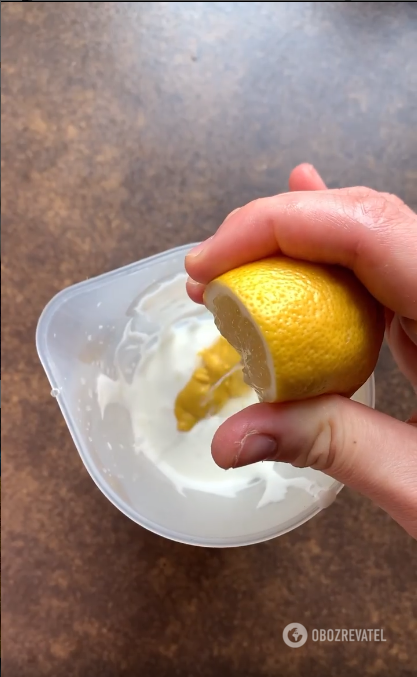 Додавання гірчиці та лимону у майонез