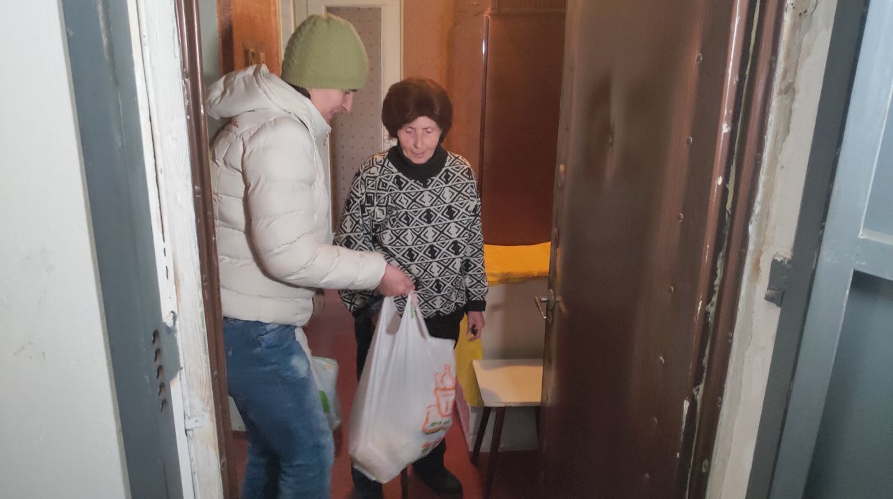 Дніпрянка Валентина Пилипівна першою отримала продуктовий набір в рамках цього проєкту